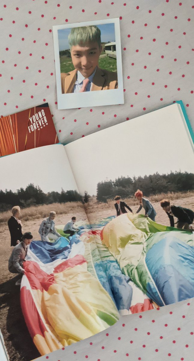 imsorrybabes's tweet photo. Vendo álbum do BTS 
Young Forever (Day ver.) completo (com photocard e pôster) por R$ 130,00 
Valor sem frete incluso 

Aceito cartão, pix e depósito
Entre em contato para qualquer informação sobre https://t.co/AXJcwMUJNr