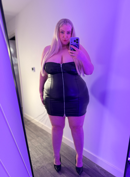 bexmonroee's tweet photo. Did I say applications are open lol https://t.co/VV3D0pzNGF