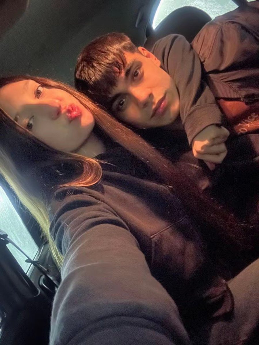 mauuq_'s tweet photo. como no voy a estar feliz si tengo a esta mujer hermosa y perfecta a mi lado🤍 https://t.co/jHcstpvCwk