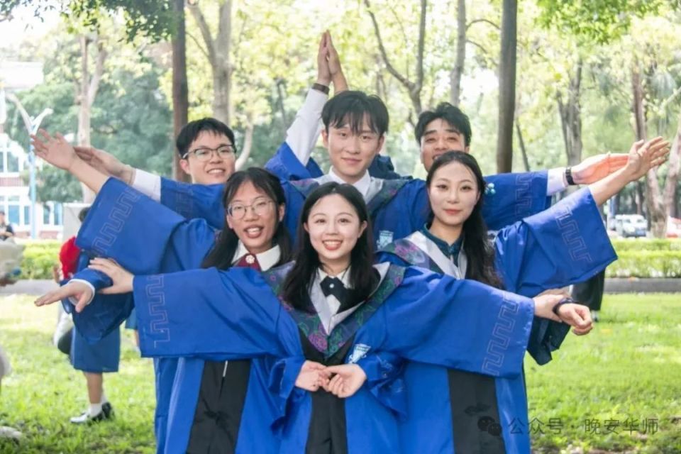 JeanNelsonobth's tweet photo. Grad doors closed, tassels turned, and a whole new chapter unlocked. Forever grateful for every laugh and late night that made this journey unforgettable. https://t.co/2w3wiqnv0S