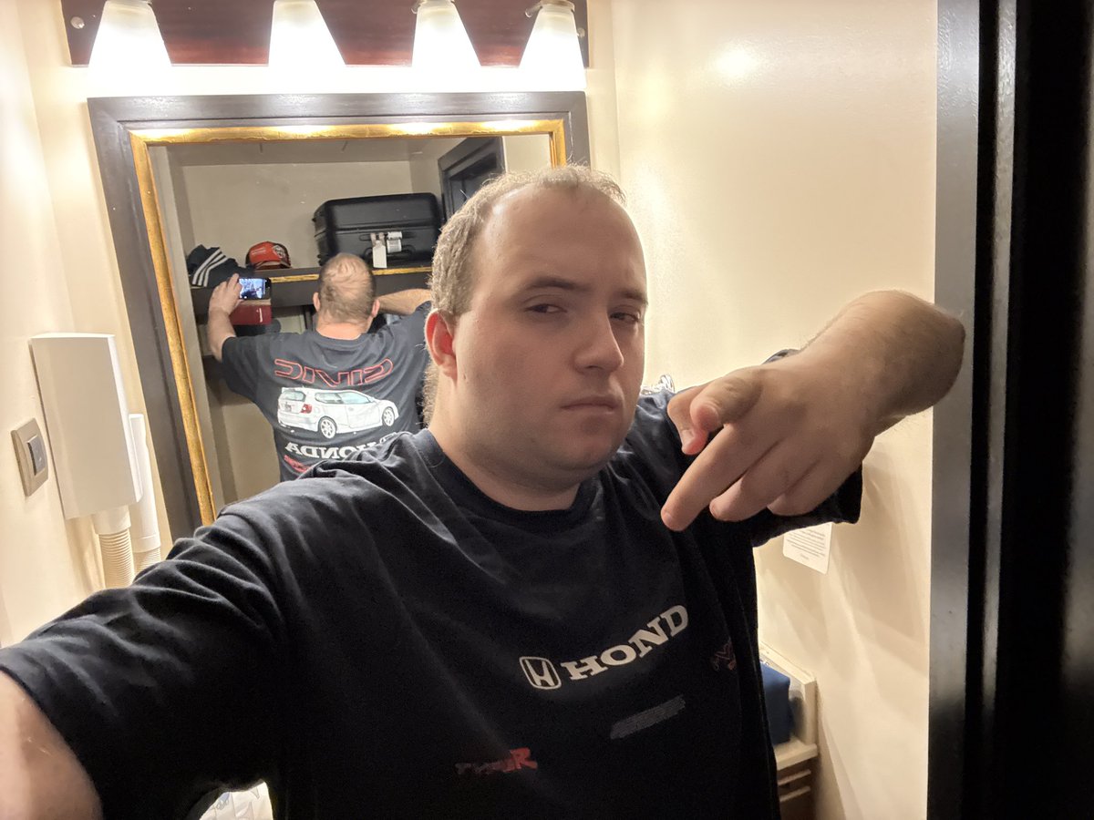 PSXKyle's tweet photo. Shoutout to the Pull &amp; Bear for having these dope Honda Civic Shirts and the Intersport for having the Find of a lifetime (W Puma Hoodie), if I bump into you at UFA remember it was 100% intentional #KeepingUpApperances #BMWDriver #NFAH https://t.co/RkYmWuPwyq