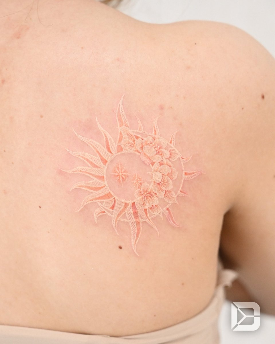 rays_co's tweet photo. l◤ New ◢l

『アンチマタトゥー -月 &amp; 太陽 × 花』

Tattooed by Daniel Ray Brewster

▷オフィシャルページ・ご予約
https://t.co/qrjneCWHj8

#アンチマタトゥー
#ホワイトタトゥー https://t.co/Atq9v4fJpy