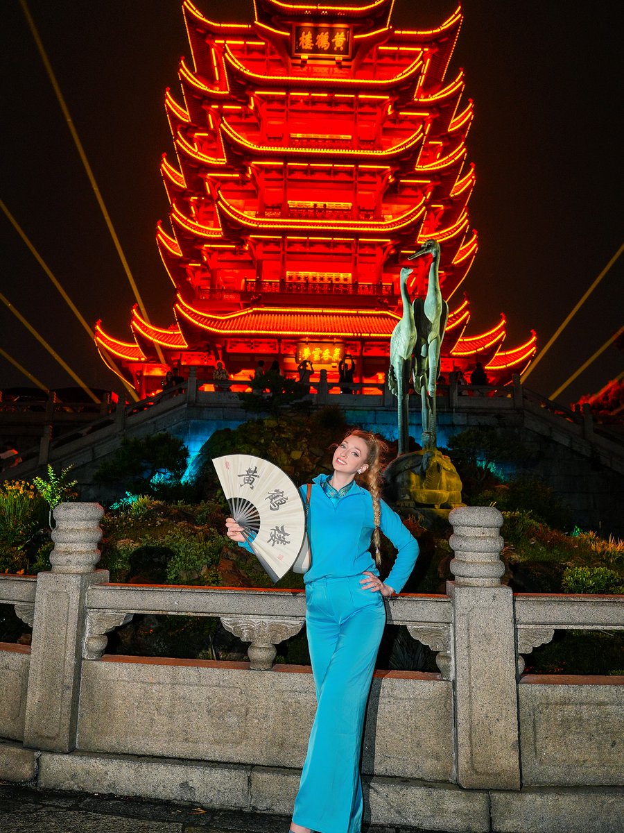 yanfiu's tweet photo. Wuhan welcomed us with warm winds scented with lilac, oleander, jasmine, and sweet tofu-lavender soup. In the rain, we wandered by a glowing temple, crossed a bridge, watched the city lights come alive, and I even had my portrait drawn by a street https://t.co/kil5Pxzv0m