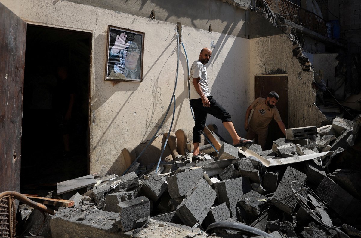 AJEnglish's tweet photo. Photos show Israel's air attack on Gaza’s al-Shati refugee camp where dozens of forcibly displaced Palestinian families are. https://t.co/nRLytt5ZTF
