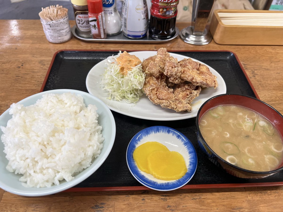 ikanowoto's tweet photo. お昼ご飯は中津唐揚���です https://t.co/UNWbBEOMc1