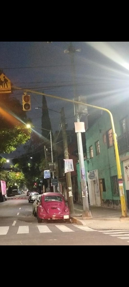 javdown36's tweet photo. @OVIALCDMX @SSC_CDMX @UCS_GCDMX urge apoyo para reparación de semáforo escolar en escuela atenedoro Monroy calle 9 esquina calle pino en col liberación Azcapotzalco ya que no sirve https://t.co/ax2CJzxkyn