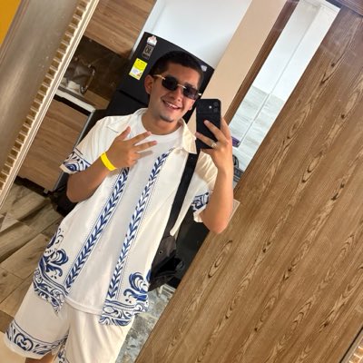 jhostincortes5's tweet photo. #NuevaFotoDePerfil https://t.co/M3lhSsAQj5
