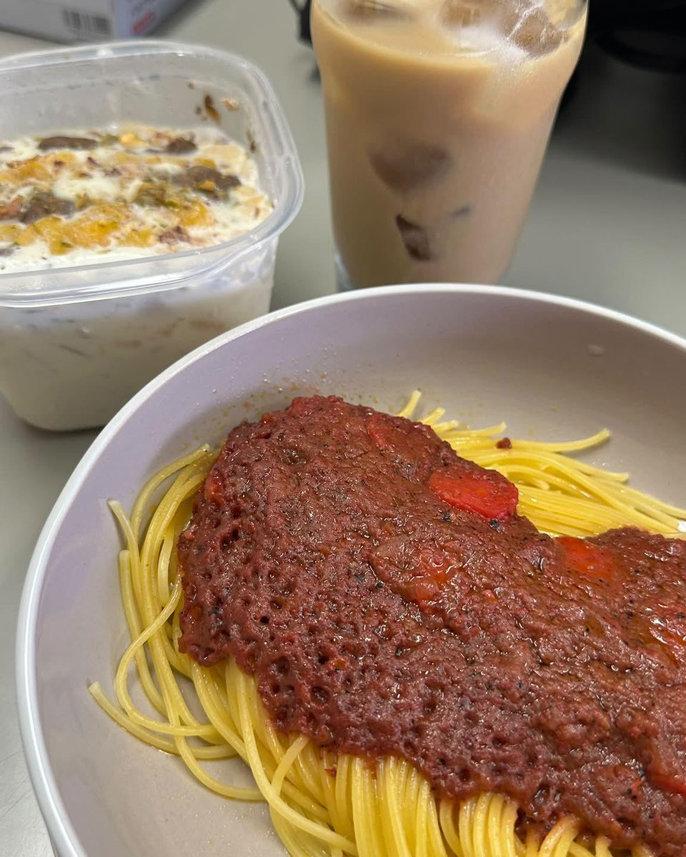 MaileHweersm's tweet photo. Earlier, this was just plain pasta. Good thing I had frozen meat sauce in the fridge—instant Jollibee-style spaghetti, plus homemade ice cream. https://t.co/HQrUEsBYP7