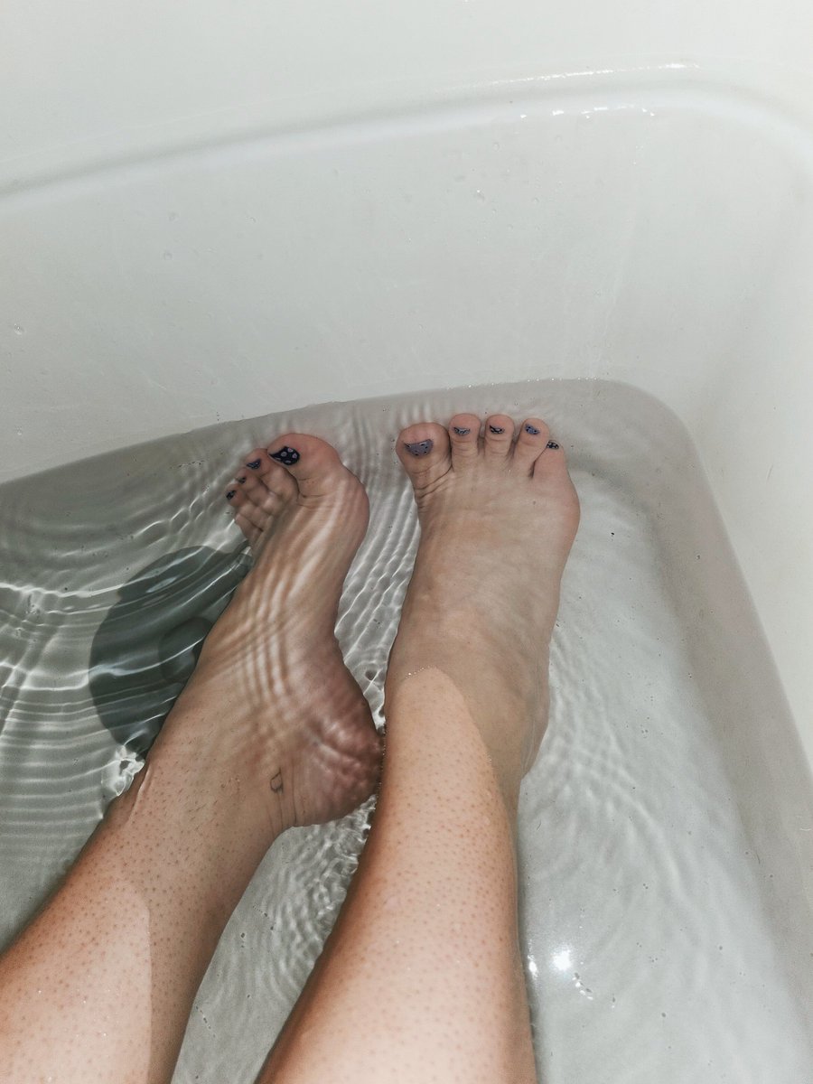 AlleysArchang's tweet photo. Hi!! I'm new and looking for pay piggies to praise my feet. Will you?? 👼🖤 #feetfetısh #wetfeet #feetِ #feetworshi̇p https://t.co/oX2bCYyN4y