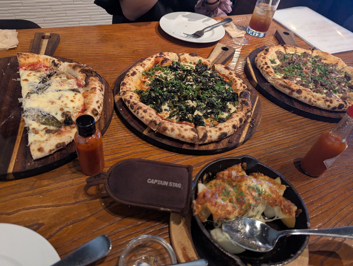 AliceElectro's tweet photo. めし！！！

#GOLLEYS
#利尻ピザ https://t.co/KryNVyd85c