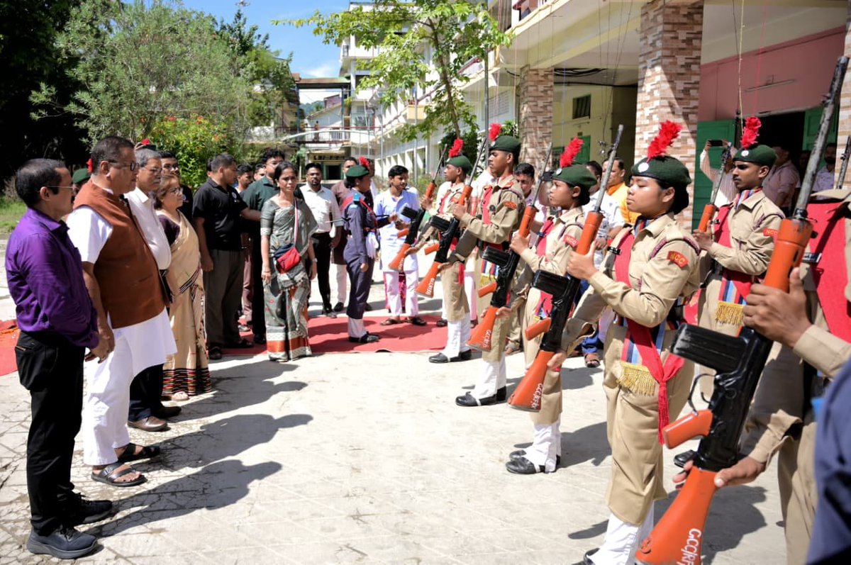 ranojpeguassam's tweet photo. Attended the 65th Foundation Day celebration of 𝐆𝐚𝐮𝐡𝐚𝐭𝐢 𝐂𝐨𝐦𝐦𝐞𝐫𝐜𝐞 𝐂𝐨𝐥𝐥𝐞𝐠𝐞. Established in 1962, this heritage institution has played a significant role in advancing commerce education in Assam. I extend my best wishes to the college fraternity on this special occasion.

Commerce is the lifeline of a country’s economy, connecting enterprise, trade, finance and employment. With GCC now granted autonomous status, I urged the students to develop a future-ready mindset in response to the rapidly changing economic landscape and harness emerging technologies such as Artificial Intelligence to strengthen their knowledge, skills and employability.

At present, only 55 colleges in the State offer commerce education. Our Government will soon take steps to expand commerce education across Assam, creating greater opportunities for our youth and strengthening the State’s economic ecosystem.
@himantabiswa 
@CMOfficeAssam