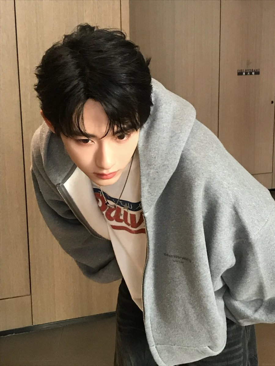 soonyunqi's tweet photo. 260910 WINWIN Rednote update:

秋天咯🦊🍁🥨

#WINWIN #DongSicheng https://t.co/LzdcSc0Eu5
