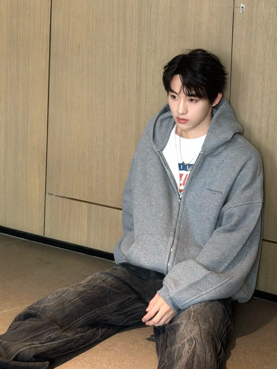 soonyunqi's tweet photo. 260910 WINWIN Rednote update:

秋天咯🦊🍁🥨

#WINWIN #DongSicheng https://t.co/LzdcSc0Eu5