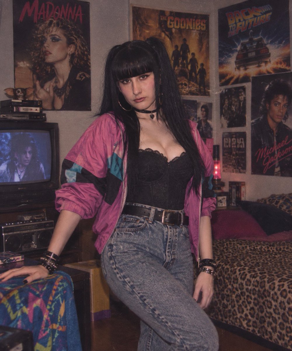erisanblycos's tweet photo. Parece ser que soy yo en los 80 🤷🏻‍♀️ https://t.co/qCVLLVfG67