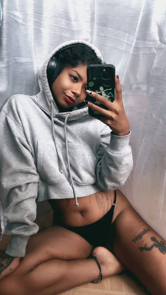 LFSmily's tweet photo. #BodyArt #Lingerie #SexySelfie #HotSelfie #BoudoirVibes
#LingerieLook #Midriff #ThighTattoo #HandTattoo #tattogirl https://t.co/X2Jb7yKSjz