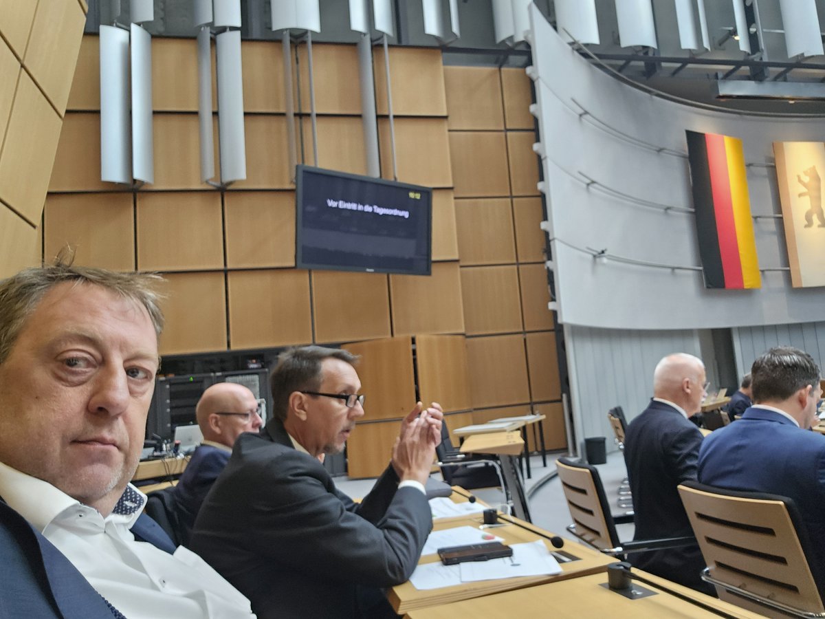 AfDLindemann's tweet photo. Heute letzte Plenarsitzung vor der Wahl. #agh https://t.co/6Ymi3HjbBr