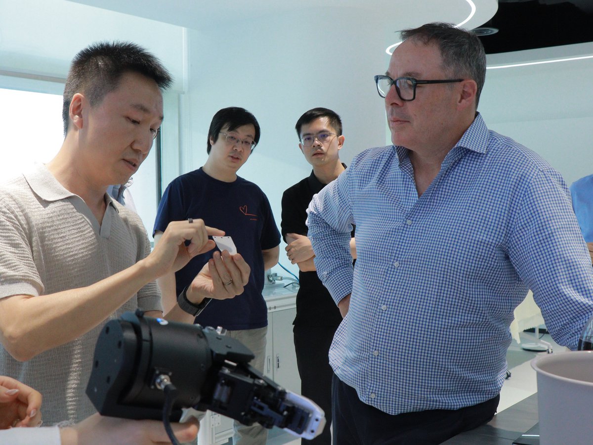 FlexivRobotics tweet picture