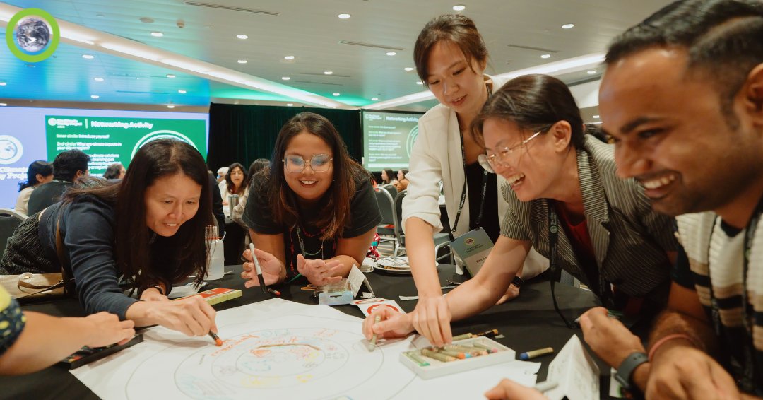 ClimateReality's tweet photo. New Climate Reality Leaders in Singapore got down to business to explore the climate challenges they face at home and strategize on real world solutions. https://t.co/pxJqb670OS