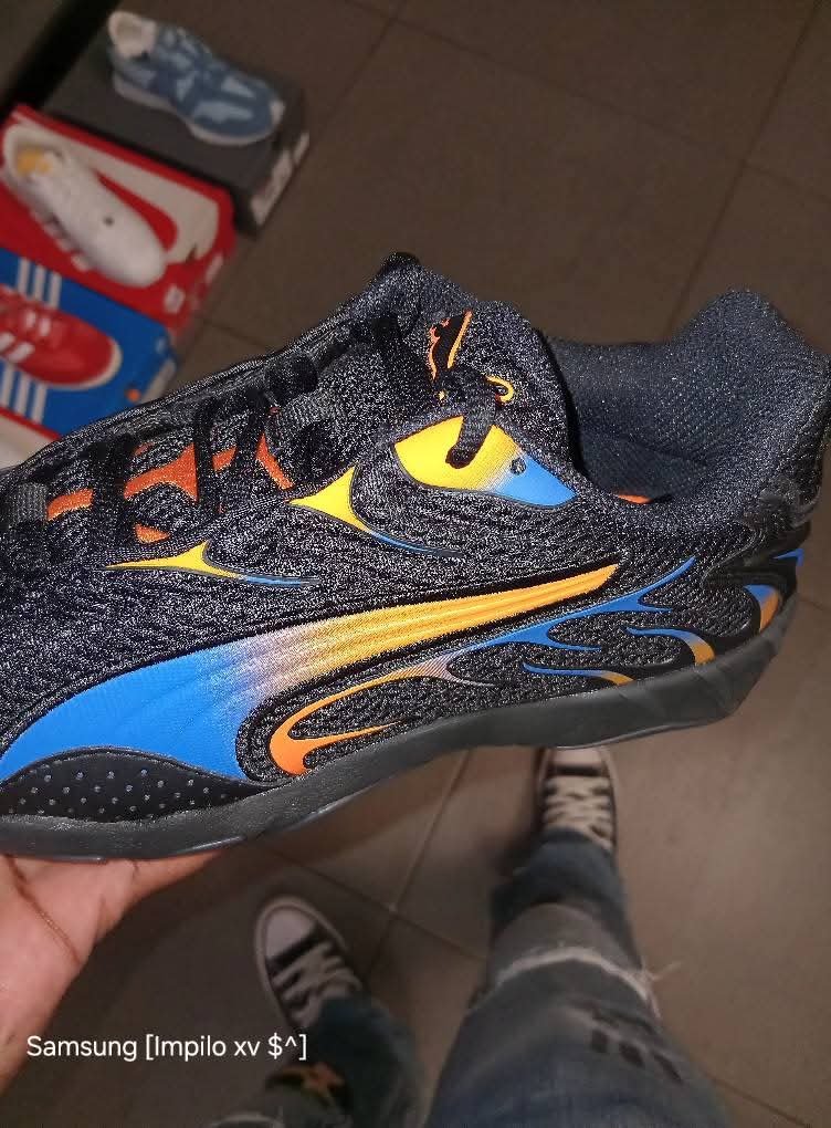 katlegoimpiloXV's tweet photo. Exclusive puma's💙❤️‍🔥 https://t.co/9kWfoEb7Ta