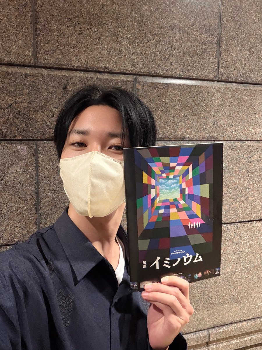 ShoriWV89's tweet photo. 先週と今日、小林賢太郎さんの作品を観てきました！
大学の講義資料で観たきりファンになり、そこからやっと生で舞台、そして映画を見れた✨コントも舞台も見る人を楽しませる遊びや工夫がたくさんで、変わらず僕の憧れの人でした。

#オールトの雲
#イミノウム
#小林賢太郎
#シアターコントロニカ https://t.co/gKrcI3etq8
