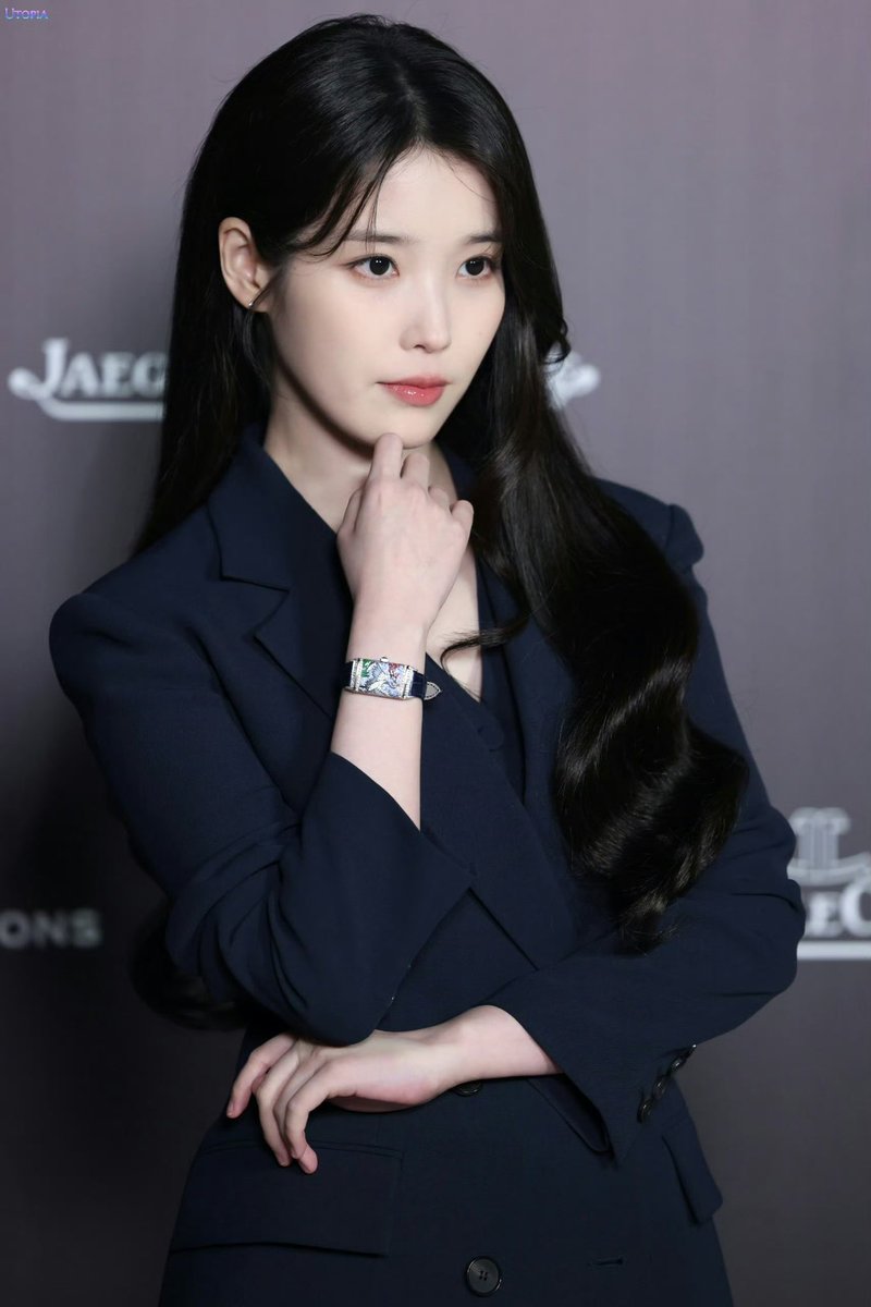 iuper6's tweet photo. “Unknown Planet” ➔ Release at 6PM KST  🔜
#이_별로부터_아이유_등장
#IUfromUnknownPlanet https://t.co/1f4JMPkUh6