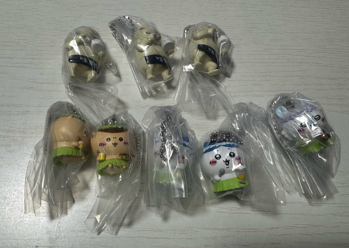 nyannyansunoo's tweet photo. ちいかわたべものいっぱいマスコット ガチャガチャ カプセルトイ

【譲】 島二郎 ３ くりまんじゅう ２ ハチワレ ２

【求】モモンガ ＞ シークレット ＞ その他古本屋 モモンガ めじるしアクセサリー

都内後日手渡し、または郵送希望です。
お気軽にお声掛けください。

 #ちいかわ  #ちいかわ交換 https://t.co/vT1LAjQfNo