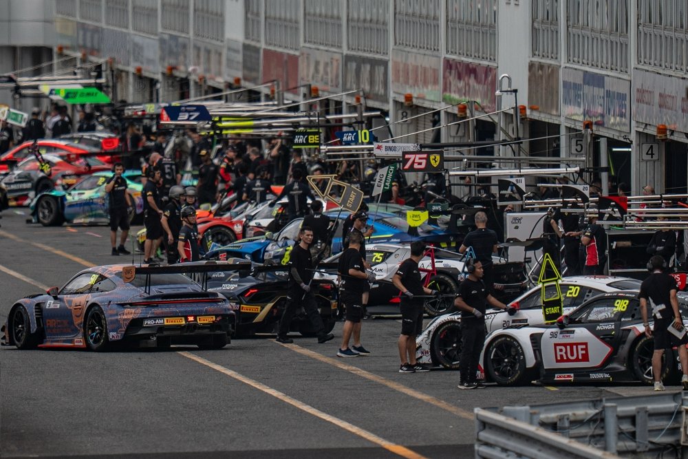 dailysportscar's tweet photo. 💬 SRO Asia’s Franassovici Reflects On The Challenges Of 2026
➡️ https://t.co/uxExDB47b3
#GTWorldAsia https://t.co/JsX5klf7p4