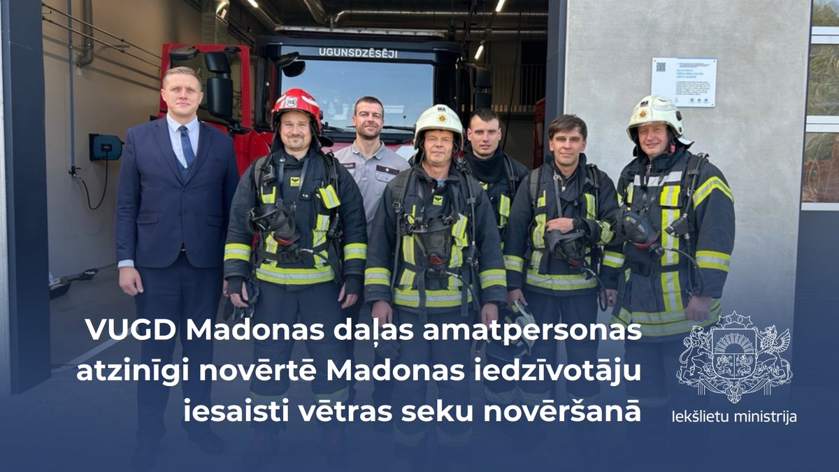 Iekslietas's tweet photo. Vakar iekšlietu ministrs Jānis Dombrava apmeklēja VUGD Madonas daļu, kur pārrunāja vētras seku novēršanu un citus aktuālus jautājumus. 

VUGD Madonas daļas amatpersonas atzinīgi novērtēja Madonas iedzīvotāju iesaisti vētras seku novēršanā, uzsverot, ka iedzīvotāji paveikuši lielu darbu.

@ugunsdzeseji
