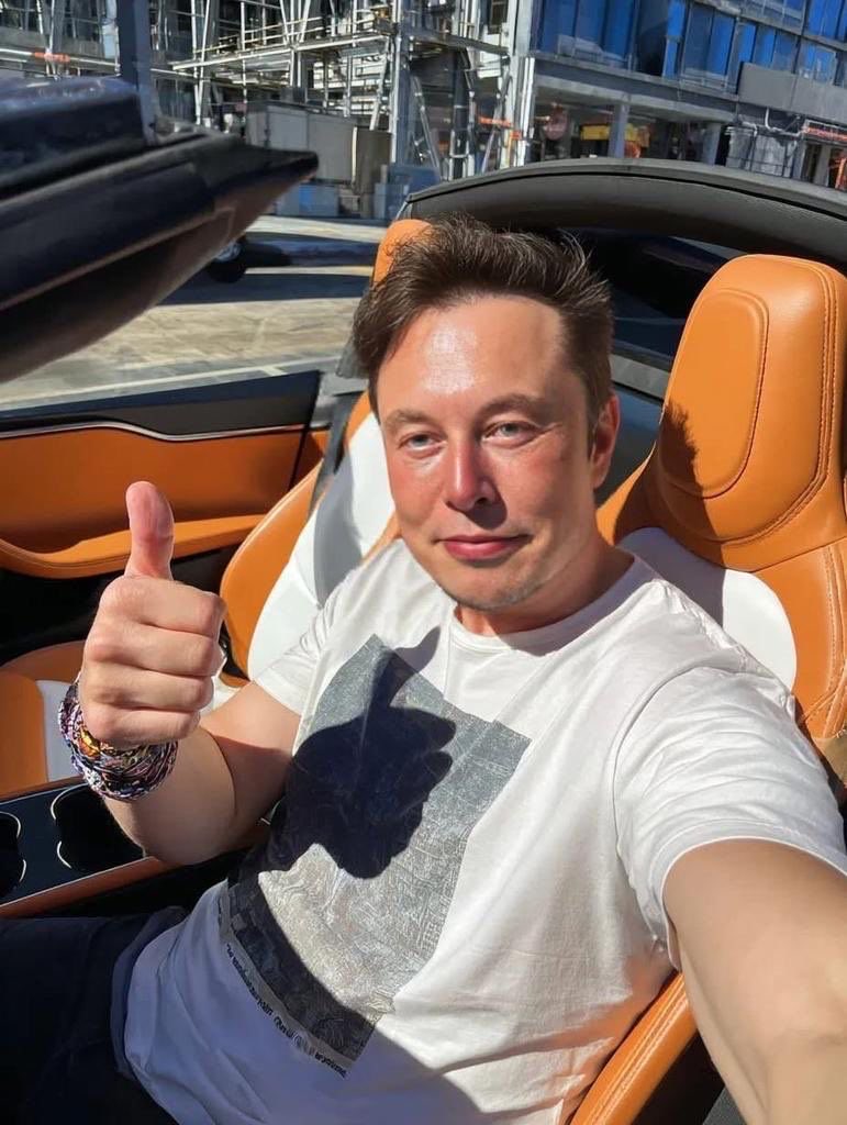 elonwatchm's tweet photo. Your current relationship status?

• Single

• Married

• Dating

• Broke https://t.co/5vfxNV6CzQ