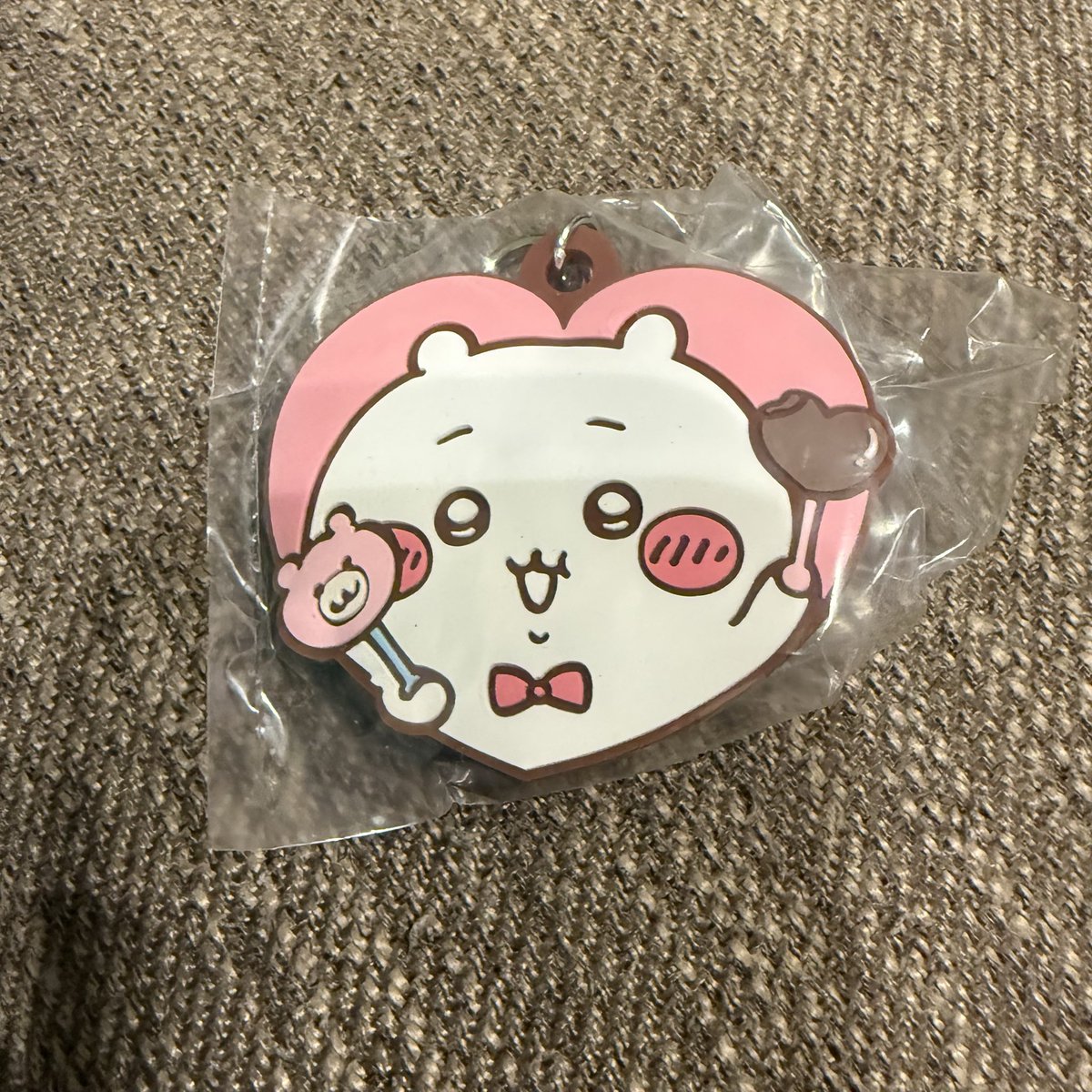 taetae___09's tweet photo. 【交換】ちいかわ　ハートのラバーマスコット

譲：ちいかわ
求：シーサー

郵送での交換希望、池袋で手渡しも可。
検索からでも気軽にお声掛け下さい https://t.co/uzXLLP3W9y