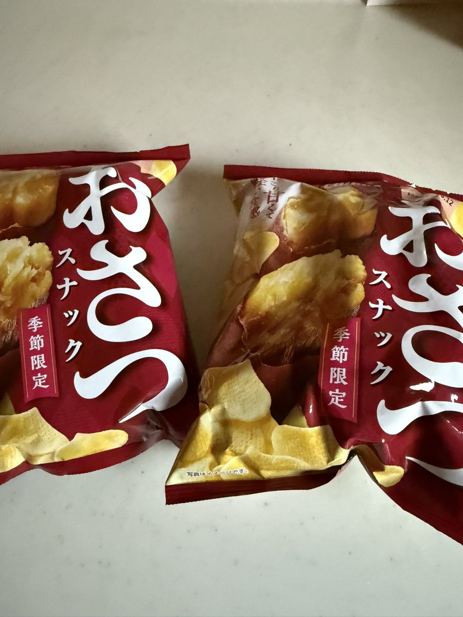 toko48usagi's tweet photo. すっかり涼しくなり秋ですね。
私はお菓子を見ると秋だなぁと感じます。
特にこのお芋スナックを見つけると秋も深まりつつあるなと感じます。
何かお菓子で秋を感じる物はありますか？
リク　ヒゲ男　アポトーシス
この曲もとても秋を感じます。
老いも感じます
#ヨリミチトソラ https://t.co/fZzCPDlMV8