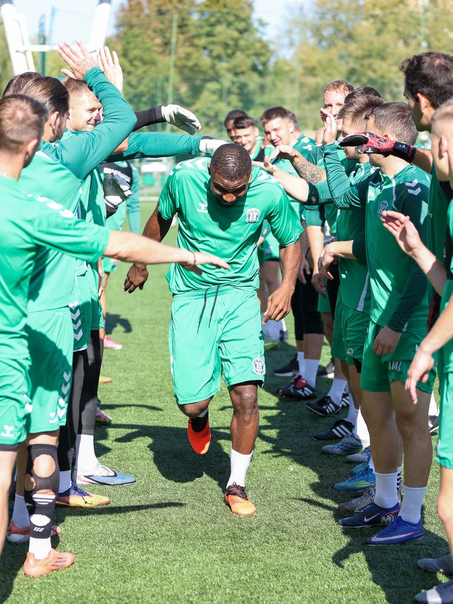 Kosi_foottalk's tweet photo. Foning Sidoine in first training session with his new club FK Zalgiris
#fkzalgiris #lithuania #training https://t.co/VEt3Us7BPP
