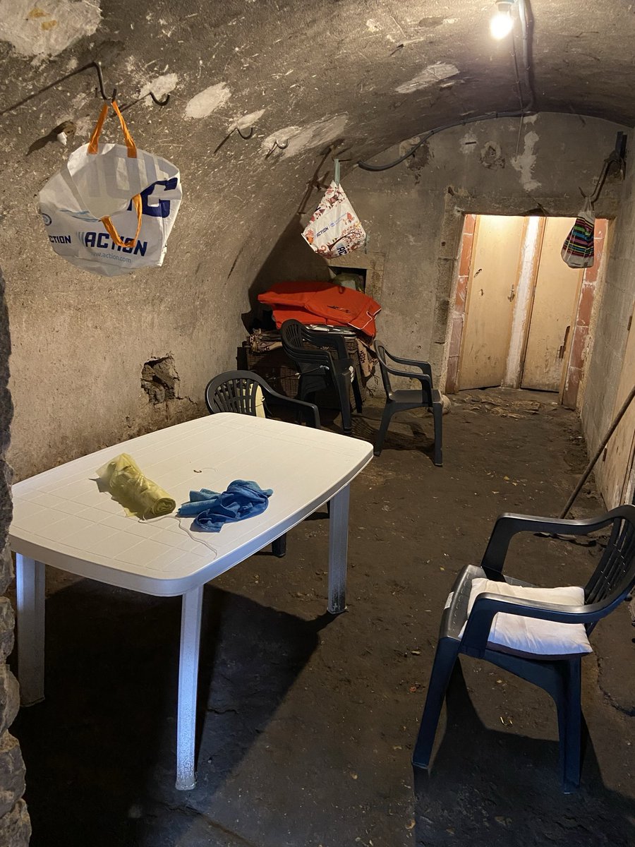 PatronAbdel91's tweet photo. Qui veut se faire en fermer dans cette cave pendant un week end 😈😈🤫 https://t.co/Wd1Zb0WfnT