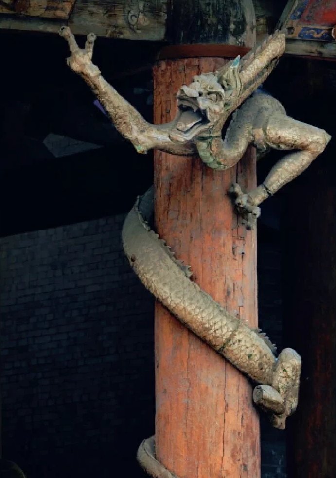 dn18279311's tweet photo. Carved wooden dragon coiled tightly around the pillar. Ancient craftsmanship frozen in timber, roaring silently through centuries. 
#ChineseArt #WoodCarving #AncientArchitecture #DragonArt https://t.co/DdCtBTYg4e