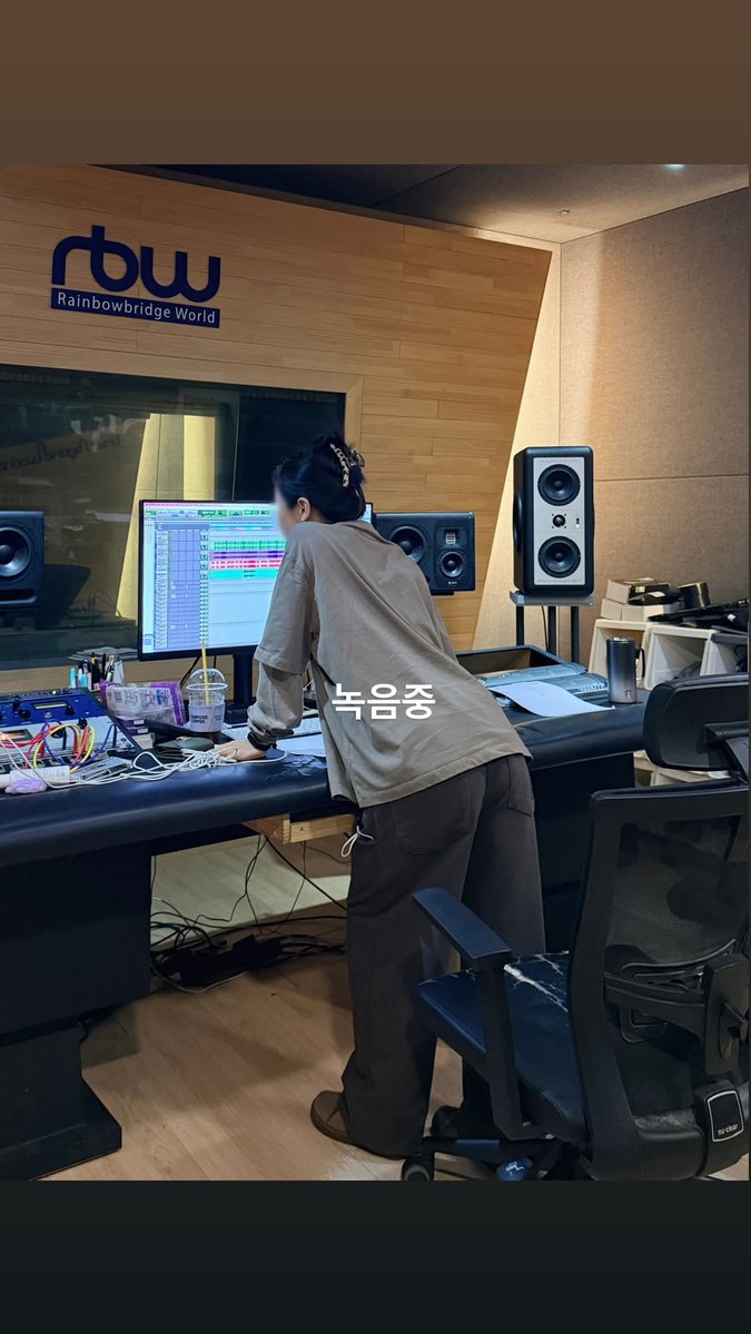 solarkeem_bot2's tweet photo. [📸] 2026.09.10 Instagram Story 

#솔라 #SOLAR
@RBW_MAMAMOO https://t.co/74LfZ1Ax4J