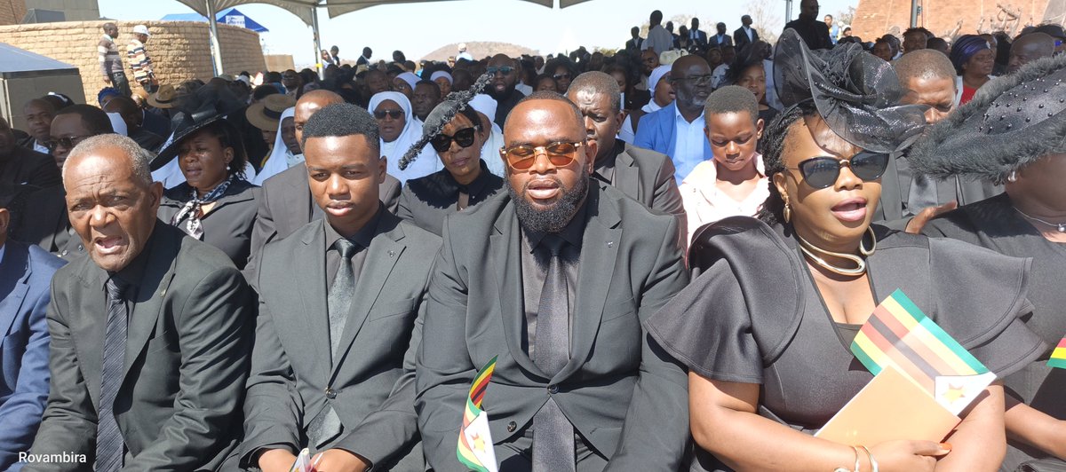 Shumbapazvese51's tweet photo. CDE RARADZA’S BURIAL PROCEEDINGS UNDERWAY

Proceedings for the final journey of late National Hero Cde Edward Raradza, former ZANU PF Central Committee member, religious leader and farmer, are underway at the National Heroes Acre.

#CdeEdwardRaradza #PresidentMnangagwa #NationalHeroesAcre #Zimbabwe