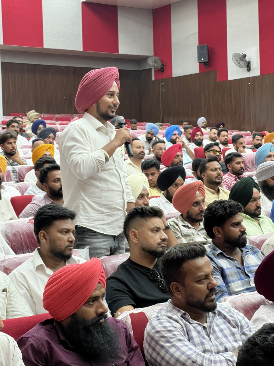 ShivrajVirk's tweet photo. ਯੂਥ ਵਿੰਗ ਪੰਜਾਬ ਦੀ ਸੂਬਾ ਪੱਧਰੀ ਮੀਟਿੰਗ, ਸੂਬਾ ਆਬਜ਼ਰਵਰ ਰਿਤੇਸ਼ ਖੰਡੇਲਵਾਲ, ਗਾਇਤਰੀ ਬਿਸ਼ਨੋਈ ਅਤੇ ਪੰਜਾਬ ਯੂਥ ਵਿੰਗ ਦੇ ਪ੍ਰਧਾਨ ਮਨਜਿੰਦਰ ਸਿੰਘ ਲਾਲਪੁਰਾ ਦੀ ਅਗਵਾਈ ਹੇਠ ਹੋਈ।
ਜ਼ਮੀਨੀ ਪੱਧਰ ‘ਤੇ ਲਾਮਬੰਦੀ ਅਤੇ ਜਥੇਬੰਦਕ ਤਾਲਮੇਲ ਨੂੰ ਹੋਰ ਮਜ਼ਬੂਤ ਕਰਨ ਦੇ ਮਕਸਦ ਨਾਲ ਹੋਈ

#YOUTHWING #AamAadmiParty #AAPYouth #punjab https://t.co/uA0bVat3sF