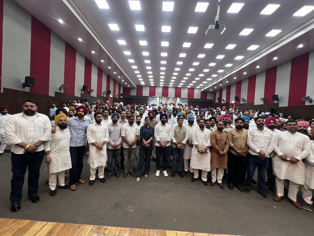 ShivrajVirk's tweet photo. ਯੂਥ ਵਿੰਗ ਪੰਜਾਬ ਦੀ ਸੂਬਾ ਪੱਧਰੀ ਮੀਟਿੰਗ, ਸੂਬਾ ਆਬਜ਼ਰਵਰ ਰਿਤੇਸ਼ ਖੰਡੇਲਵਾਲ, ਗਾਇਤਰੀ ਬਿਸ਼ਨੋਈ ਅਤੇ ਪੰਜਾਬ ਯੂਥ ਵਿੰਗ ਦੇ ਪ੍ਰਧਾਨ ਮਨਜਿੰਦਰ ਸਿੰਘ ਲਾਲਪੁਰਾ ਦੀ ਅਗਵਾਈ ਹੇਠ ਹੋਈ।
ਜ਼ਮੀਨੀ ਪੱਧਰ ‘ਤੇ ਲਾਮਬੰਦੀ ਅਤੇ ਜਥੇਬੰਦਕ ਤਾਲਮੇਲ ਨੂੰ ਹੋਰ ਮਜ਼ਬੂਤ ਕਰਨ ਦੇ ਮਕਸਦ ਨਾਲ ਹੋਈ

#YOUTHWING #AamAadmiParty #AAPYouth #punjab https://t.co/uA0bVat3sF
