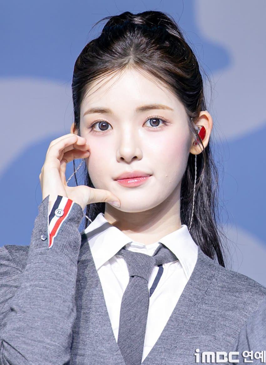 switchnaenwa's tweet photo. 유하람은 셀카나 자컨말고 기사사진이 찐임 개이쁘고 첫사랑의 이데아임
#유하 #YUHA #하츠투하츠 https://t.co/5LjUt9A8R3