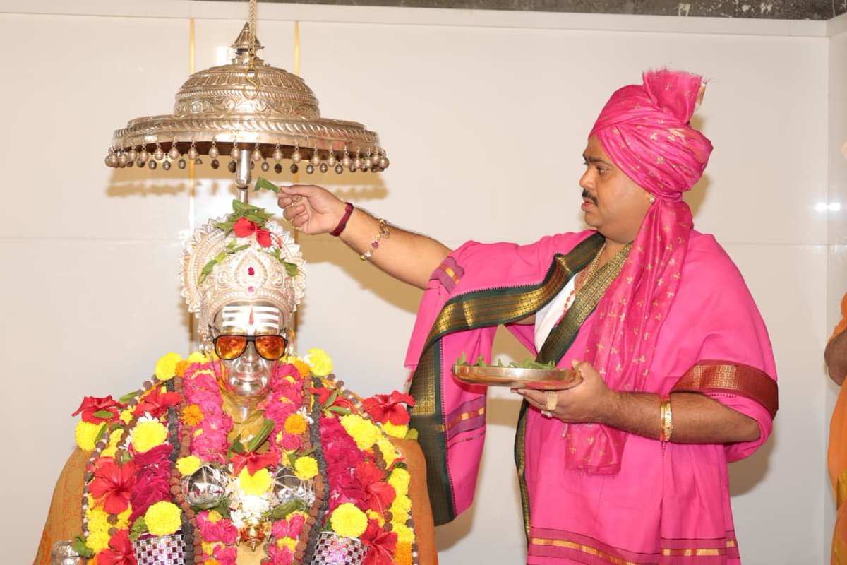 mugalkhodjidaga's tweet photo. Today's Shravana Maasa Pooja Offerings by Poojyashri.

#JidagaMath #ShravanaMaasa #RudraHoma #mugalkhodjidagamath https://t.co/XMuj8dFKpO