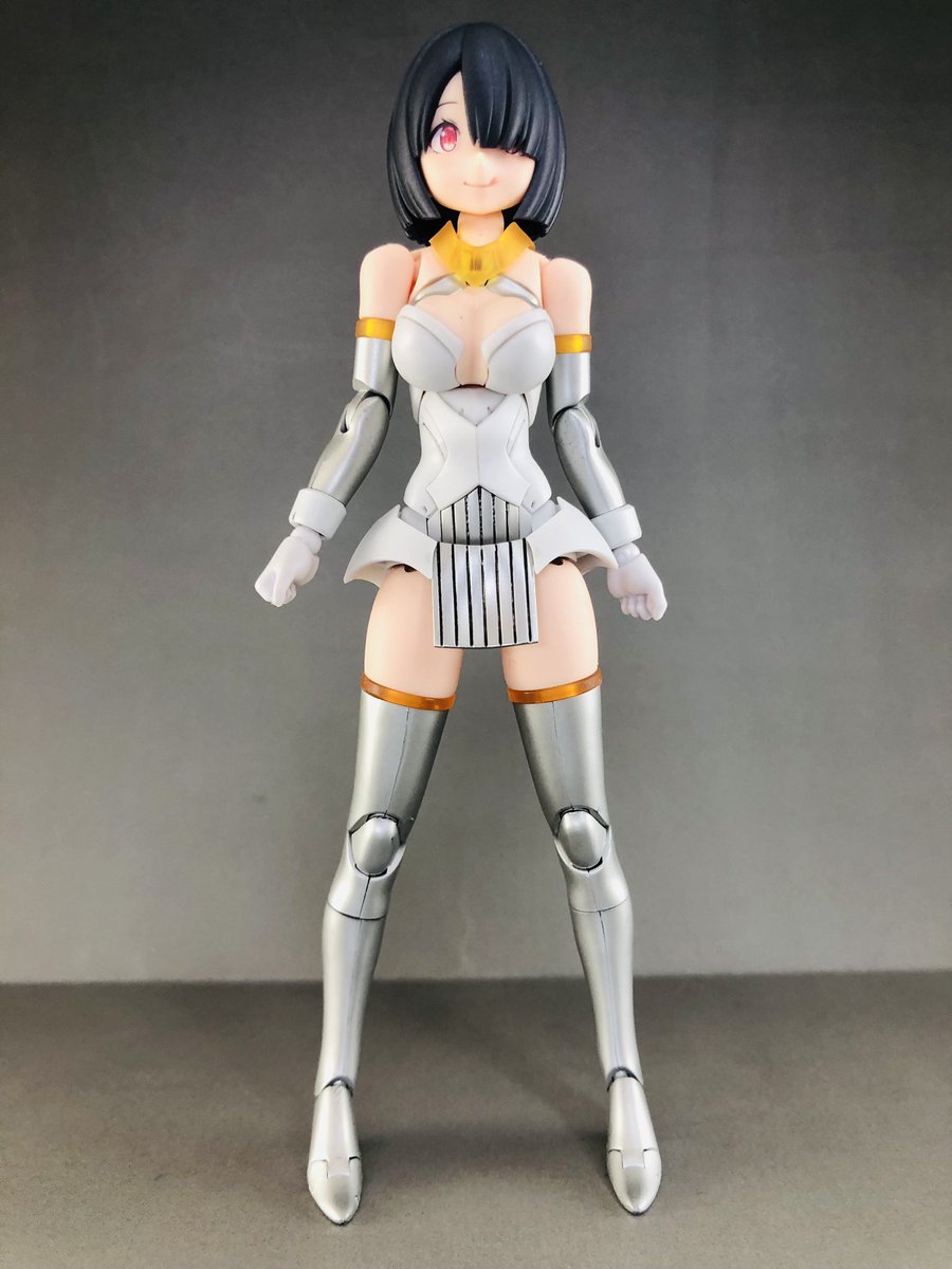 0714Tesshy's tweet photo. プラモ制作　バレットナイツ　エクスキューショナー　ブライド
銀色は塗装しました。
大きい剣は盾と小剣に別れたりして遊べるのですが、デカール貼ると遊びにくくなるのとかわいい顔なのに髪で隠れるところが不満です。
オシリもちょい隠���ます。
#メガミデバイス https://t.co/7I86Ym6Twg