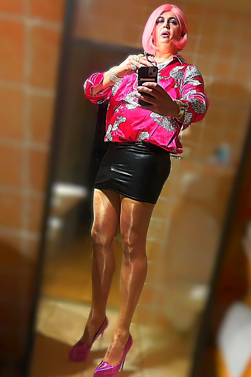 ASweetsub's tweet photo. Dress to impress 💋 https://t.co/ItYQtul3n9