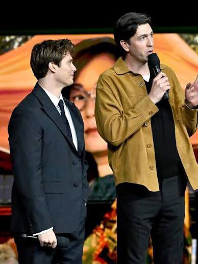 GothikaFaerie's tweet photo. Every man who is immediately dwarfed by Nicholas Braun all have the same reaction towards meeting him. And you know what? I get it. https://t.co/0ARFkqyJRf