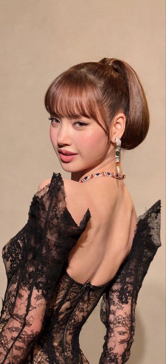 superorashi's tweet photo. lace &amp; grace. LISA in black. ✨
#BLACKPINK #LISAxBVLGARI #LISA https://t.co/tfu2UCVxrR