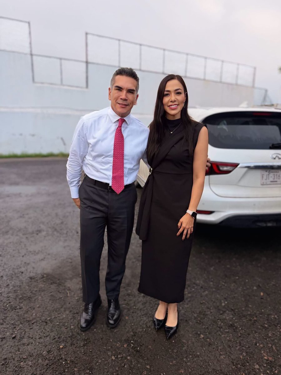 danisotto's tweet photo. Qué gusto compartir este día con nuestro presidente nacional, Alejandro Moreno Cárdenas y con el Senador Manuel Añorve, gracias por acompañarnos en el 4.º Informe de Resultados de nuestro gobernador Esteban Villegas. 🤝🏼

Gracias por estar siempre cerca de Durango y de nuestra gente. ¡Bienvenido, presidente! 🙌🏻

¡Tenemos memoria, tenemos futuro!