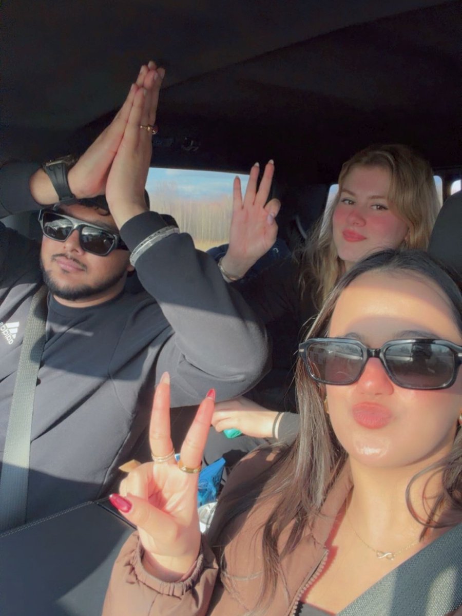 BlakeBulgeglt's tweet photo. Friends like family https://t.co/aBtdeMo9MW