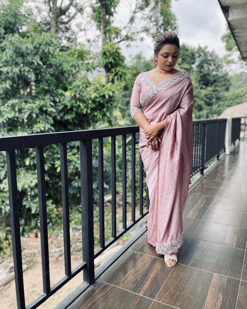 DimpleQuintu's tweet photo. FashionTalk designer saree collection https://t.co/TzTsvGFWPY