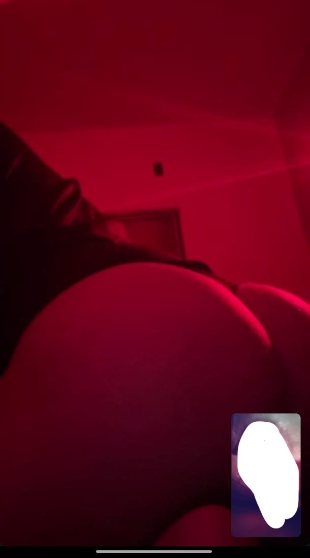 Fronqttr's tweet photo. Quando o tesão bate de madrugada e vc vai call #lgbt #gay #bunda #hot #BUNDAAAWARDS https://t.co/K2YikbWuhq