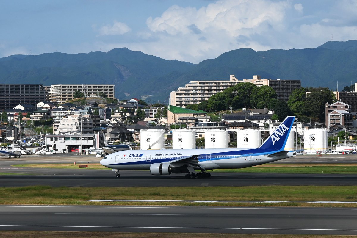 5z5q2D9cbz2450's tweet photo. 福岡空港RWY34Rに着陸する717A。
#ana_B777
#JA717A
#FUKUDAAYUTA https://t.co/OvGbQdVu5c