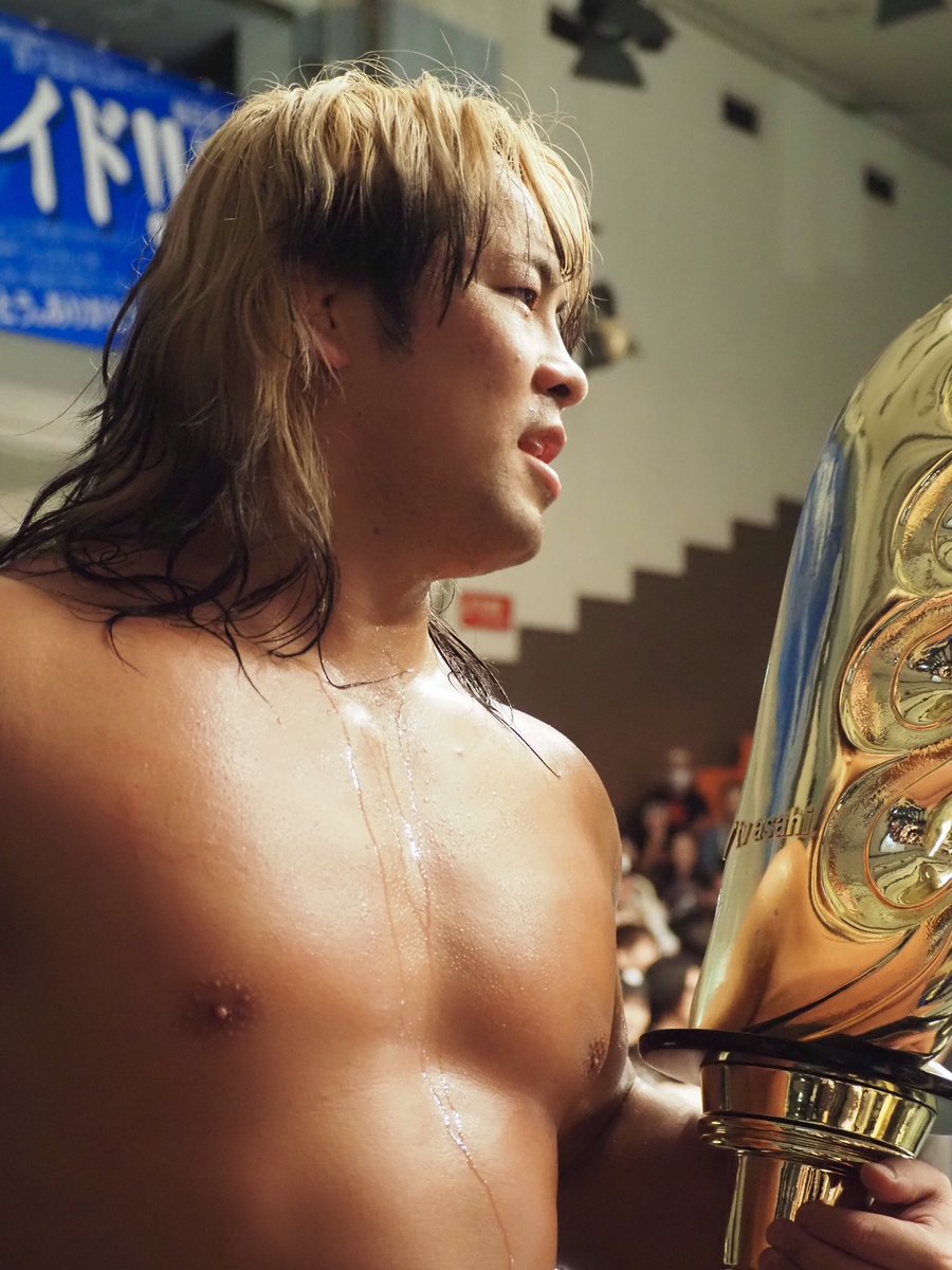 leo_ole8's tweet photo. 大岩さん、めちゃくちゃ色気増したなぁ✨
G1優勝の勲章まで加わって、男っぷりが一段も二段も上がった感じ🔥
入場シーンで思わず「かっこよ‼✧」って声が出てしまった😳
自信という輝きをまとった大岩に怖いもんなし🏆
デカいトロフィーすら霞みそうな筋肉たるや💪🔥

#njdest #大岩陵平 #njpw https://t.co/u12PAi6gcA